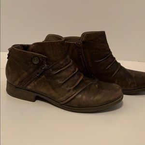 Earth leather Distressed Ankle Boot